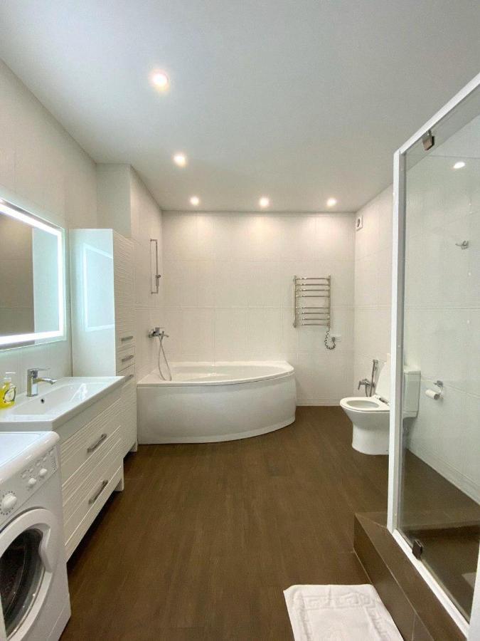 Gagarin Plaza Stylish Apartment Odesa Exterior foto