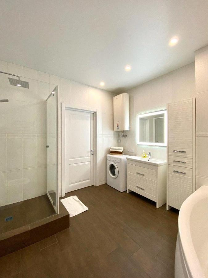Gagarin Plaza Stylish Apartment Odesa Exterior foto