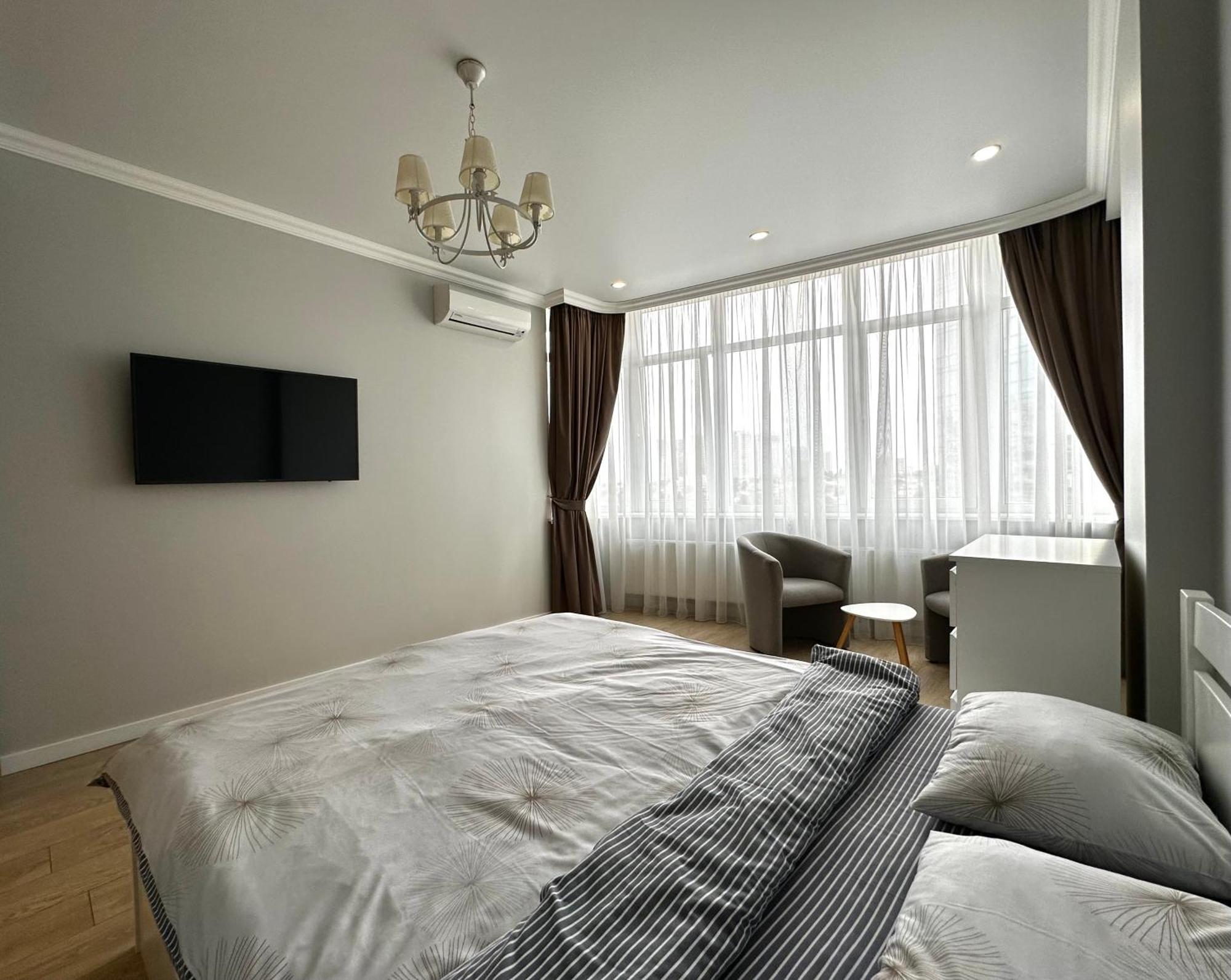 Gagarin Plaza Stylish Apartment Odesa Exterior foto